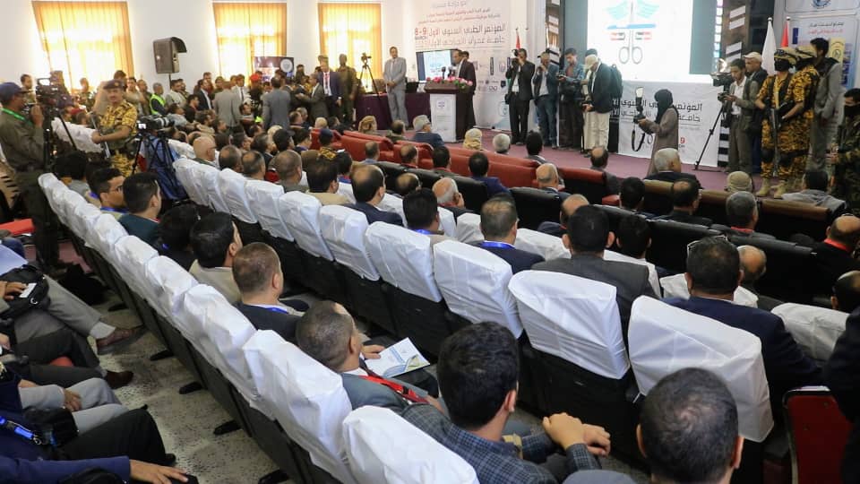 باشراف المجلس الطبي الاعلى وبمشاركة معالي رئيس المجلس ،،  انطلاق اعمال المؤتمر العلمي الطبي الجراحي السنوي الأول الذي تنظمه كلية الطب بجامعة عمران بالشراكة مع هيئة مستشفى الرئيس الشهيد صالح الصماد.